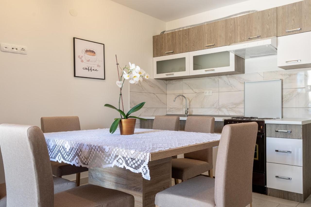 Apartments Mira Neum Bagian luar foto
