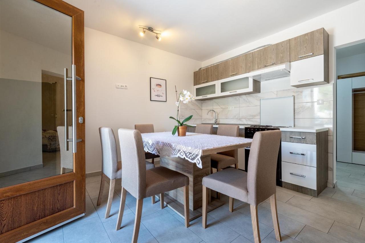 Apartments Mira Neum Bagian luar foto