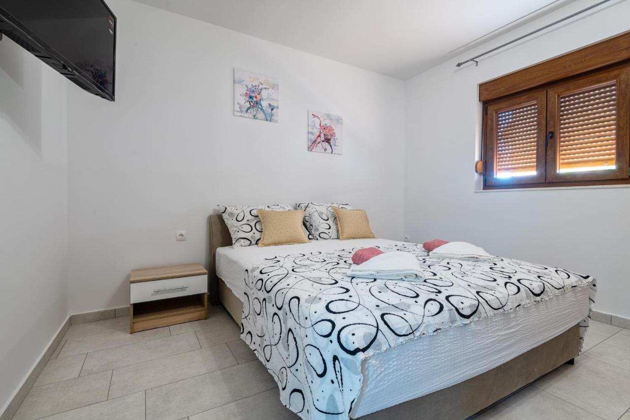 Apartments Mira Neum Bagian luar foto